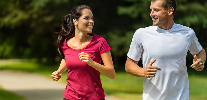 Husband and Wife out on a jog follow health advice from Sandpoint chiropractor