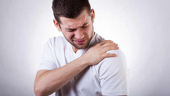 Man suffering from frozen shoulder before visiting Sandpoint chiropractor